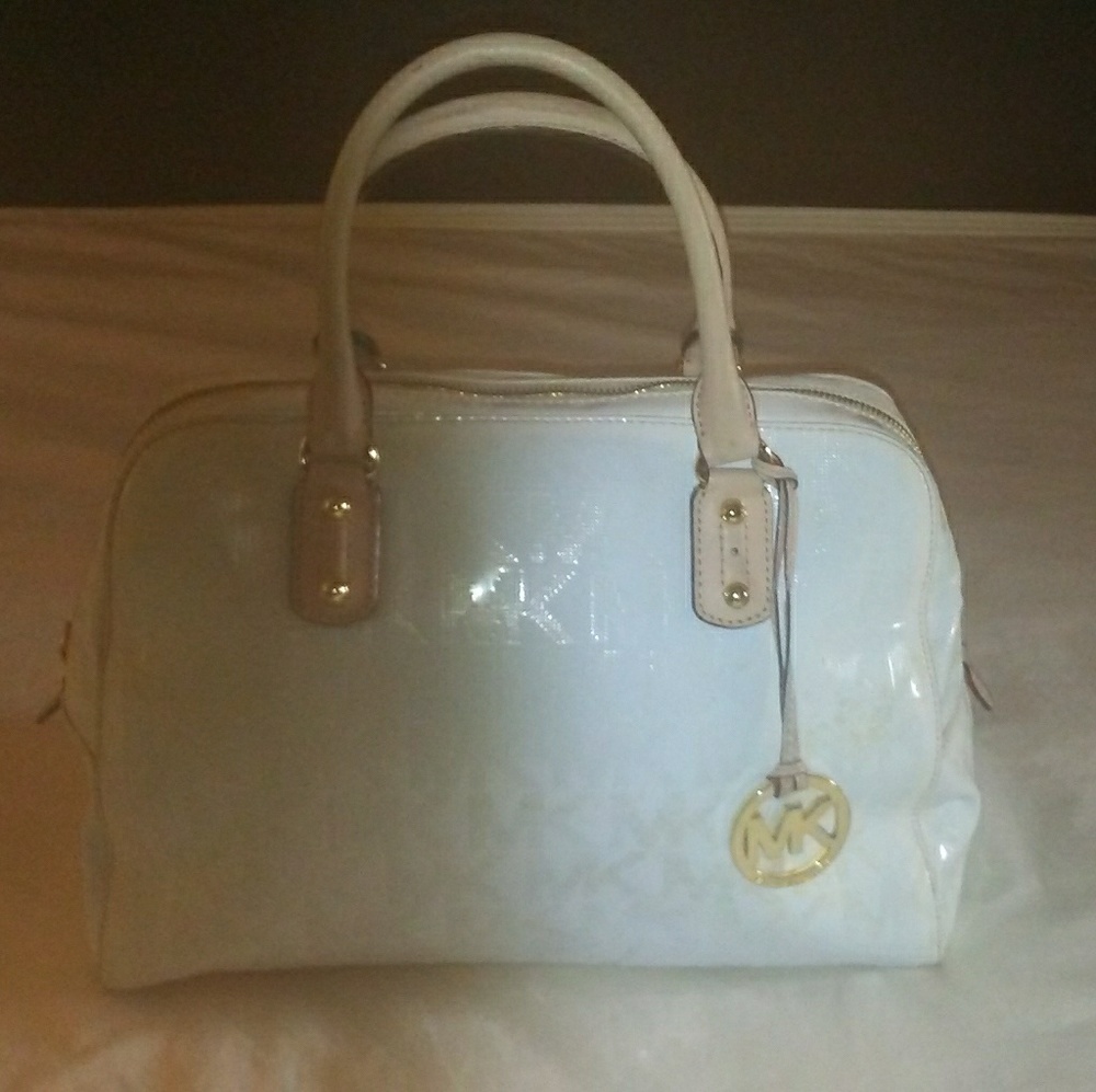 MICHAEL KORS SIGNATURE WHITE PATENT LEATHER BAG